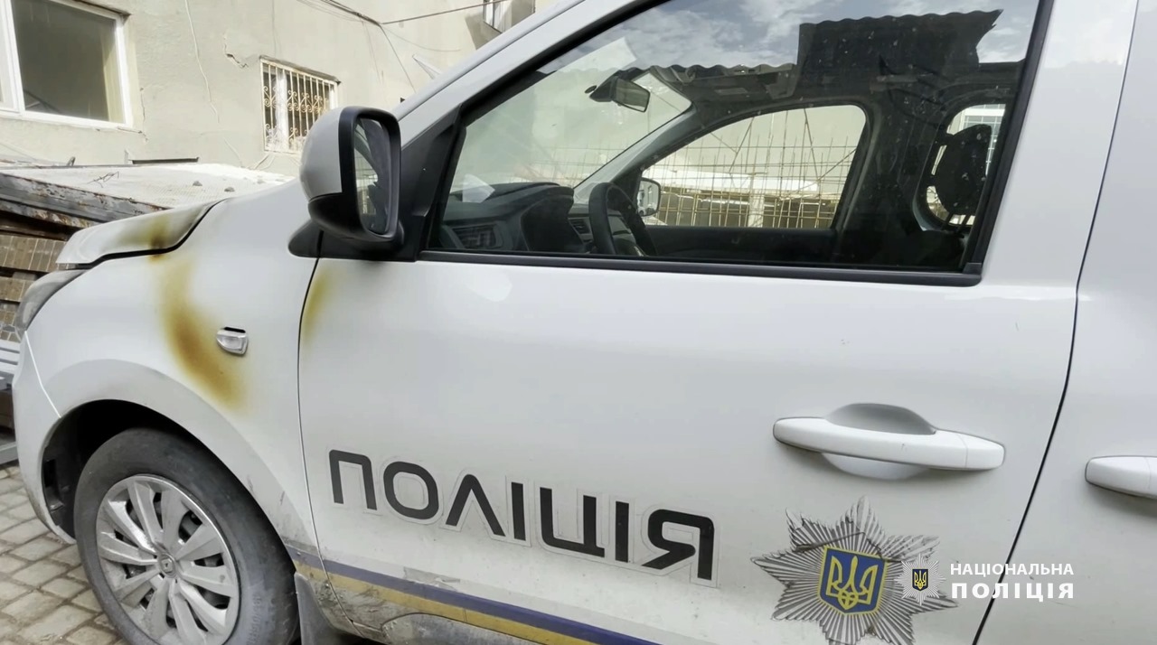 Підпал поліцейського автомобіля в Одеській області: двоє юнаків на замовлення "куратора" здійснили злочин