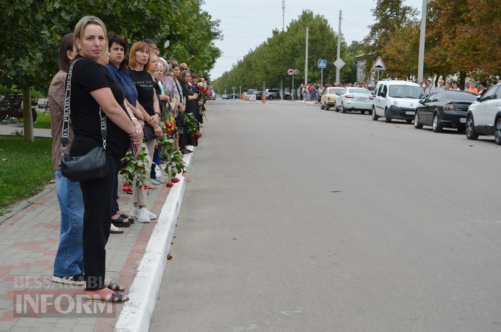 Кілія провела в останню путь директорку Кілійського транспортного коледжу Тетяну Карадобрій - фоторепортаж/відео