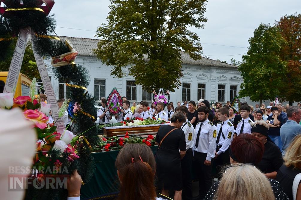 Кілія провела в останню путь директорку Кілійського транспортного коледжу Тетяну Карадобрій - фоторепортаж/відео