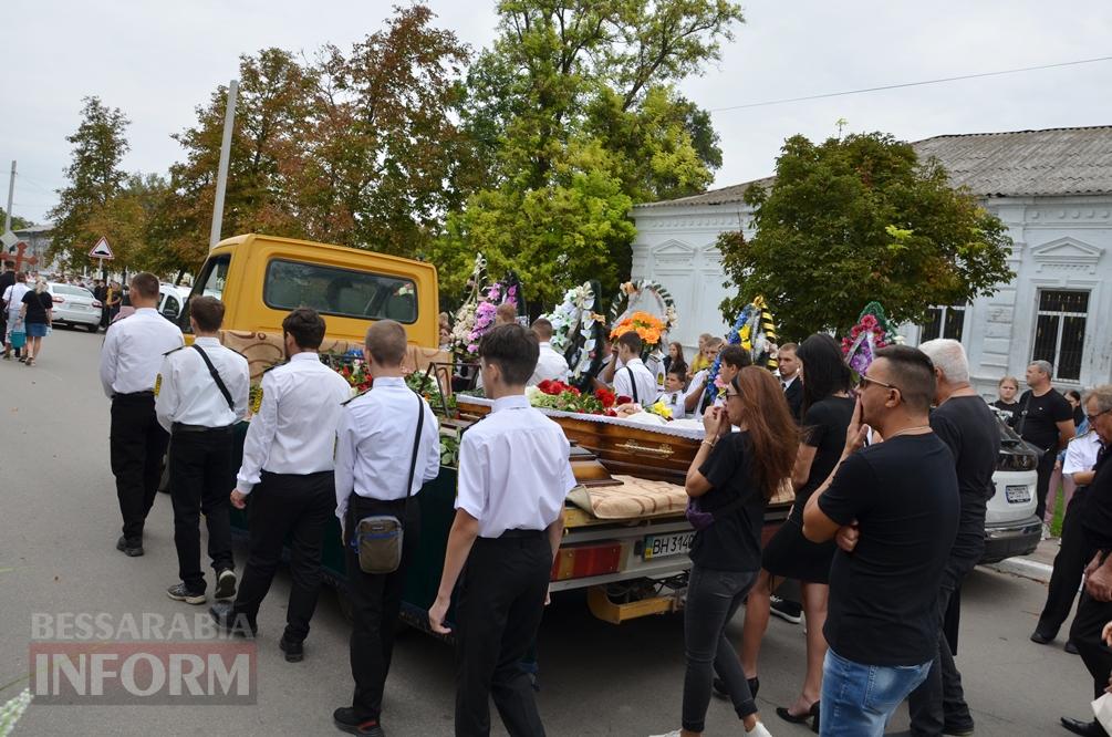 Кілія провела в останню путь директорку Кілійського транспортного коледжу Тетяну Карадобрій - фоторепортаж/відео