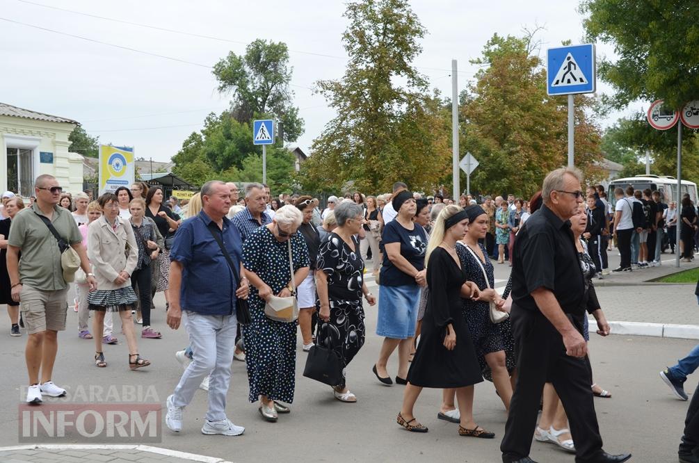 Кілія провела в останню путь директорку Кілійського транспортного коледжу Тетяну Карадобрій - фоторепортаж/відео