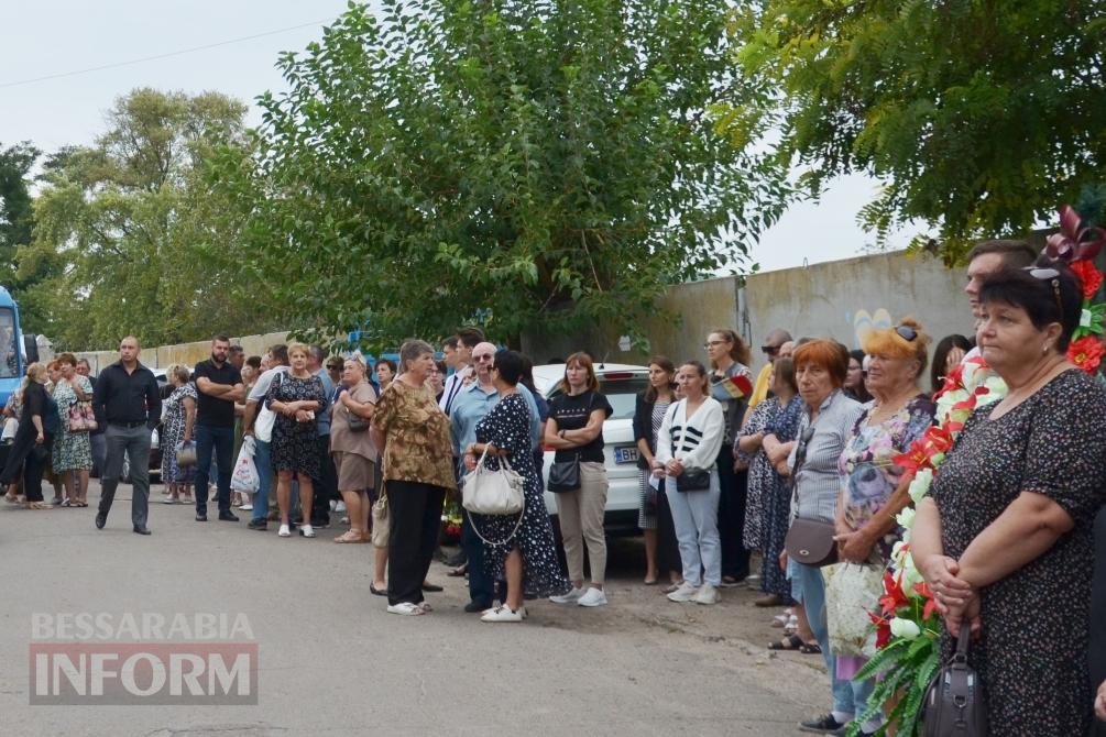 Кілія провела в останню путь директорку Кілійського транспортного коледжу Тетяну Карадобрій - фоторепортаж/відео