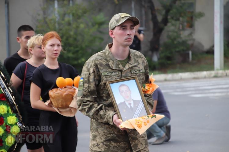 Він до кінця був справжнім патріотом: Болградська громада простилася з прикордонником Сергієм Дачевим