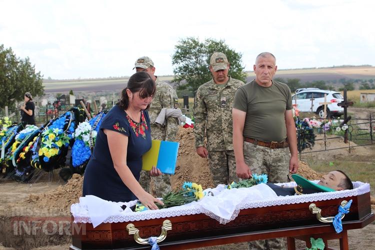 Він до кінця був справжнім патріотом: Болградська громада простилася з прикордонником Сергієм Дачевим