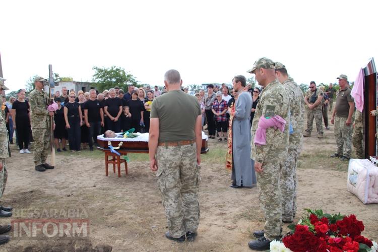 Він до кінця був справжнім патріотом: Болградська громада простилася з прикордонником Сергієм Дачевим