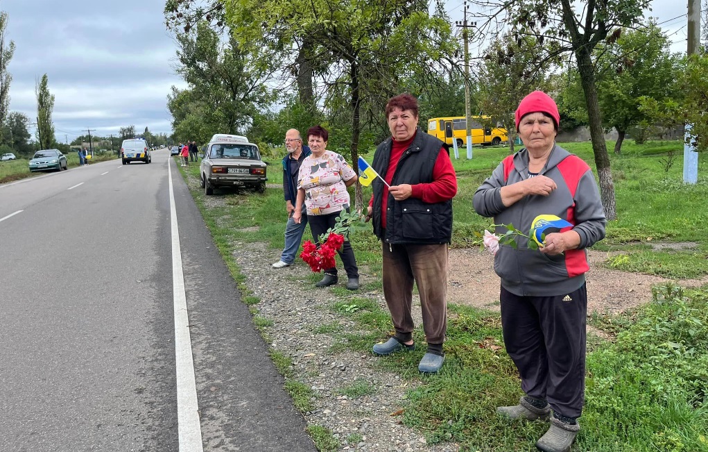 Теплицька громада навколішках віддала останню шану загиблому Герою Вадиму Шевцову