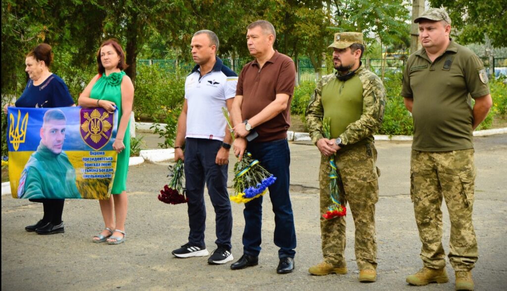 У рідній школі загиблого 24-річного захисника з Аккермана Володимира Бородовського відкрили меморіальну дошку