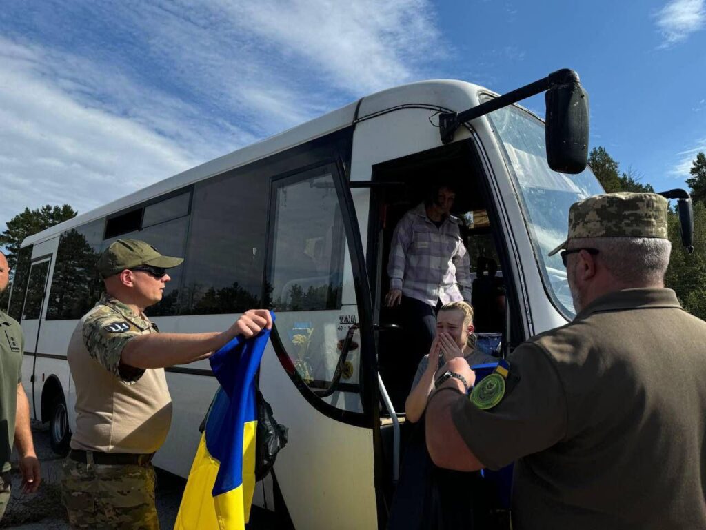 Особливий обмін: в Україну повернули ще 49 полонених