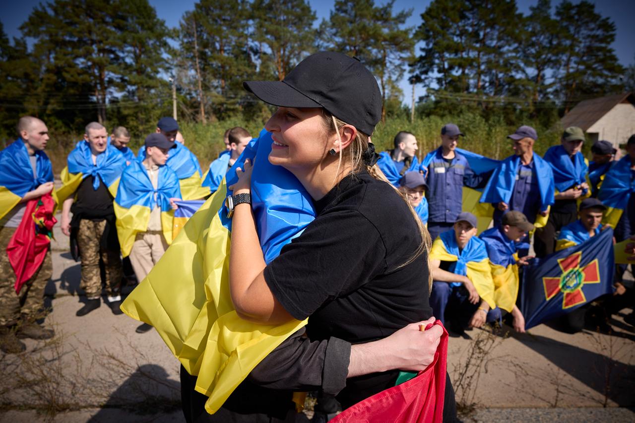 Сьогодні відбувся ще один обмін військовополоненими: в Україну повернулося понад сто захисників, попередньо троє з них - з Одещини