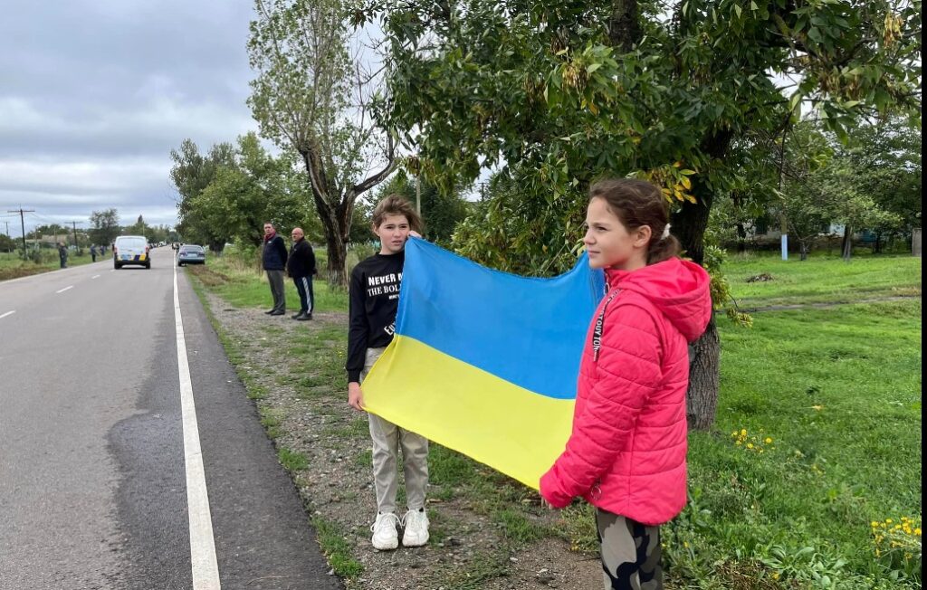 Теплицька громада навколішках віддала останню шану загиблому Герою Вадиму Шевцову