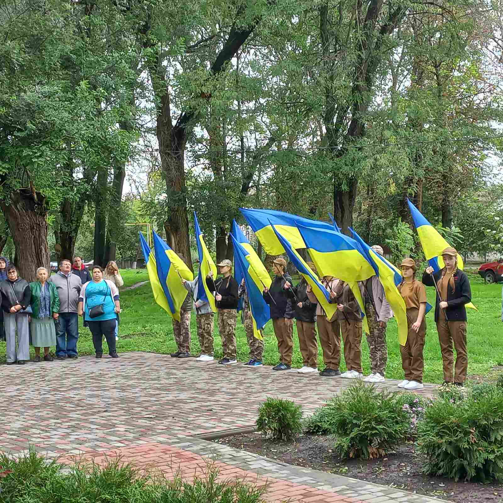 Меморіальна дошка Герою: у Тарутиному вшанували пам'ять Рустама Хамраєва