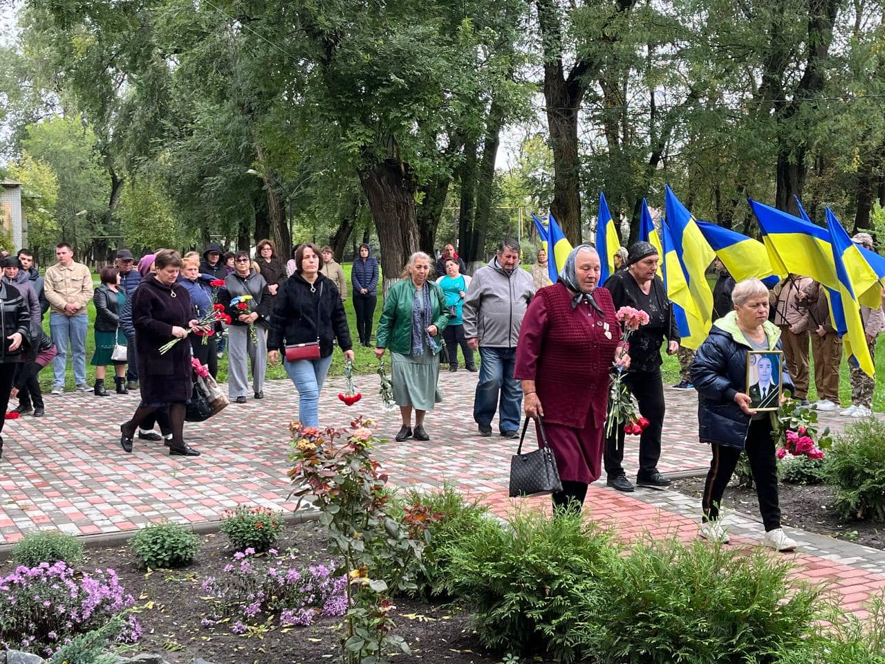 Меморіальна дошка Герою: у Тарутиному вшанували пам'ять Рустама Хамраєва