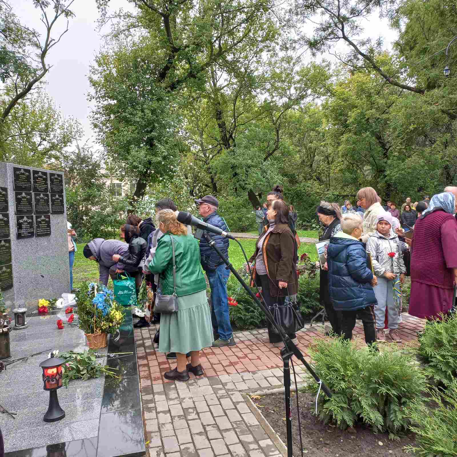 Меморіальна дошка Герою: у Тарутиному вшанували пам'ять Рустама Хамраєва