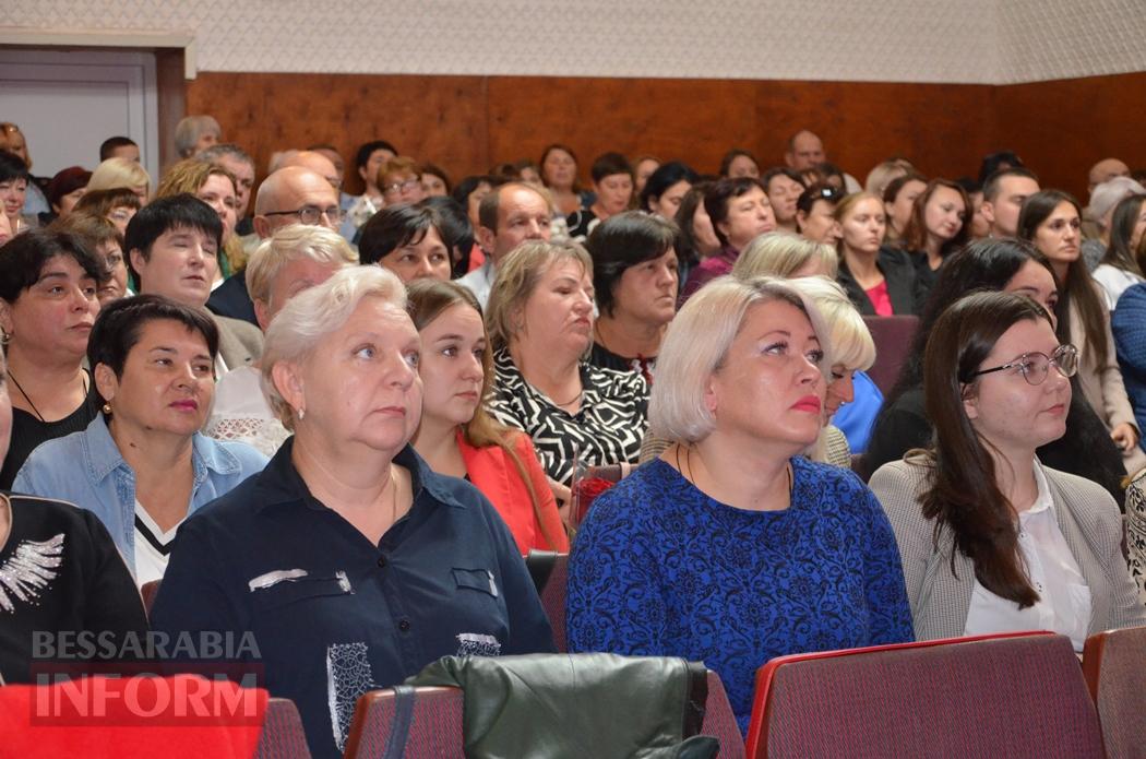 В Кілії до професійного свята освітянську родину привітали видовищним концертом та подарунками від Олександра Дубового