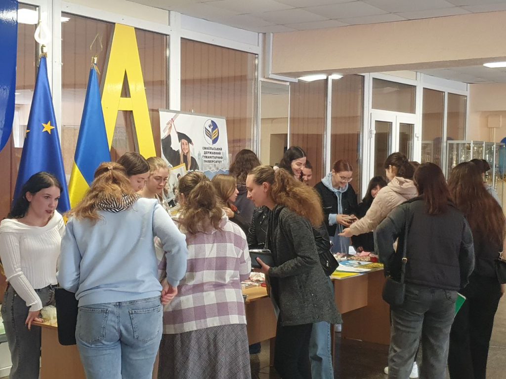 В Ізмаїлі студенти провели благодійний ярмарок на підтримку воїнів та волонтерської організації