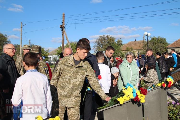 Без права на забуття: в Залізничному Болградської громади відкрили Алею Слави на честь загиблих героїв-земляків