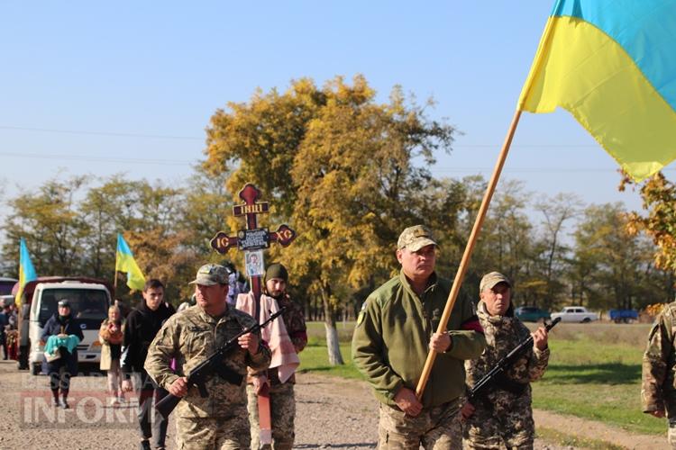 Болградська громада провела в останню путь свого земляка-Захисника України Євгена Манолова