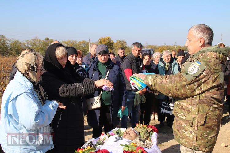 Болградська громада провела в останню путь свого земляка-Захисника України Євгена Манолова