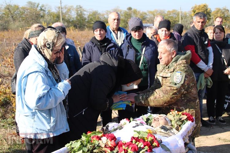 Болградська громада провела в останню путь свого земляка-Захисника України Євгена Манолова