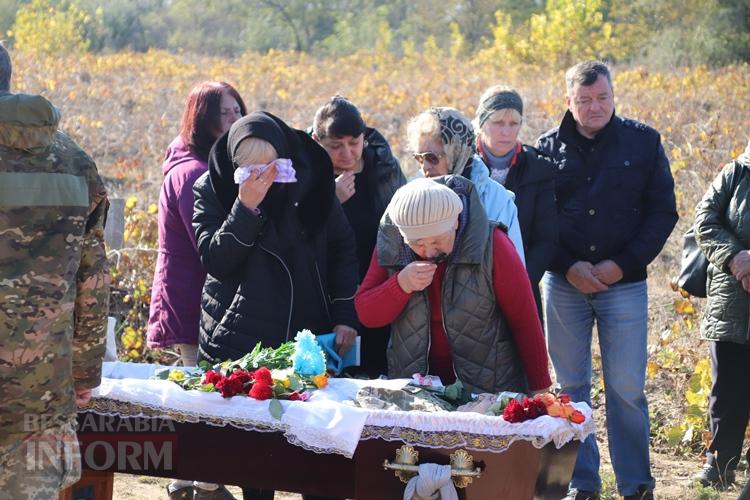 Болградська громада провела в останню путь свого земляка-Захисника України Євгена Манолова