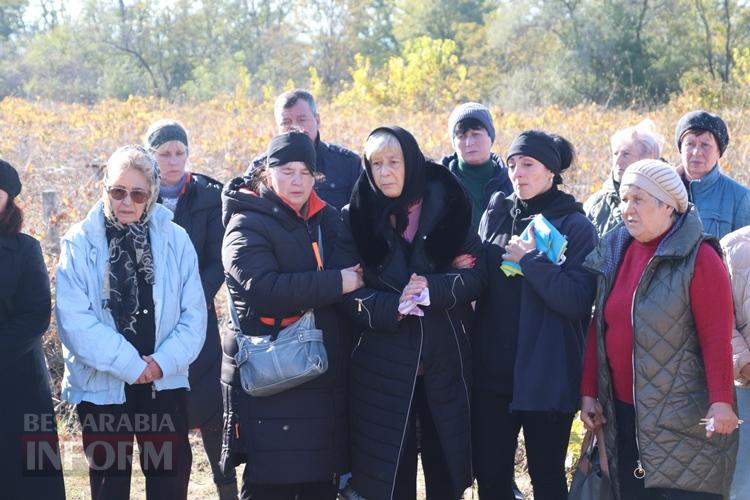 Болградська громада провела в останню путь свого земляка-Захисника України Євгена Манолова