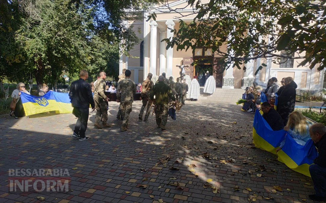 «Небесне військо стало більшим ще на одного янгола»: у Ренійській громаді провели в останню путь загиблого Героя