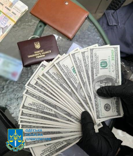 На Одещині викрили зловмисників, які за 17 тисяч доларів обіцяли зняти з військового обліку за станом здоров’я