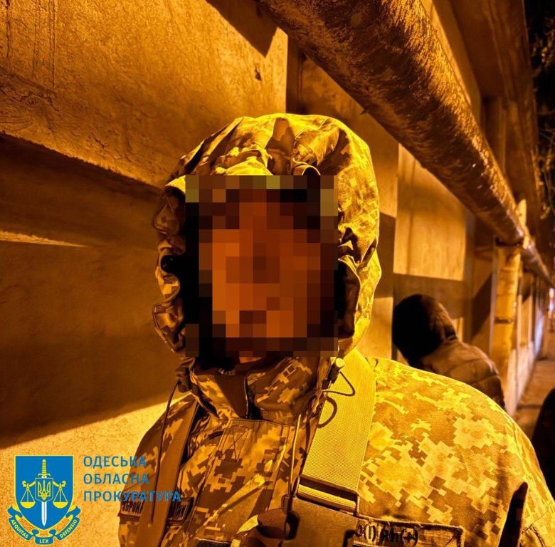 На Одещині затримано злочинну групу, яка вимагала гроші під виглядом правоохоронців та співробітників ТЦК