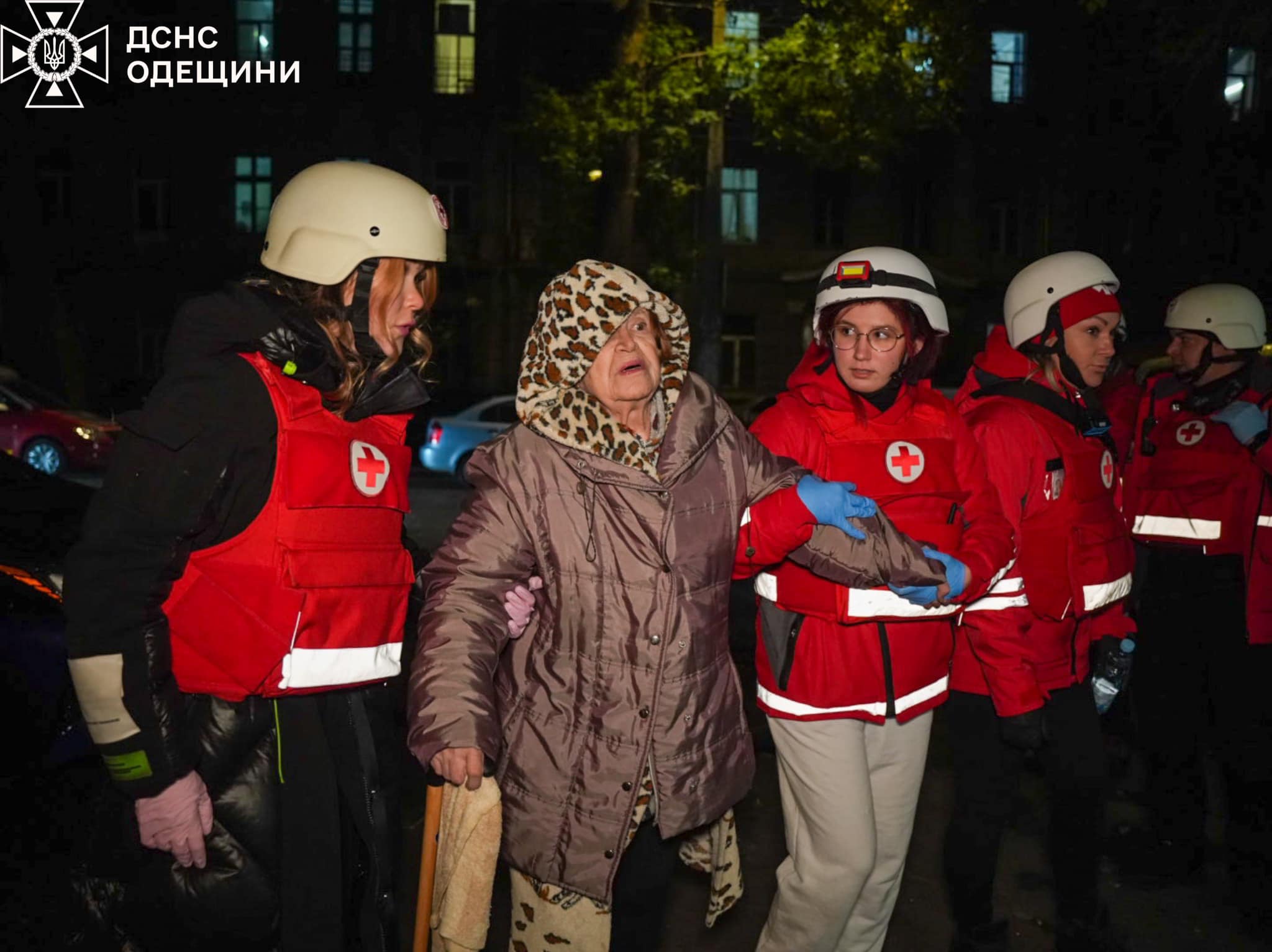 Рятувальники та поліція показали наслідки атаки по Одесі