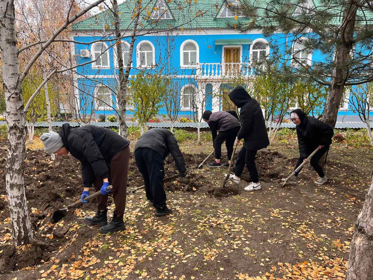 У селі Болградського району старшокласники допомагають жіночому монастирю