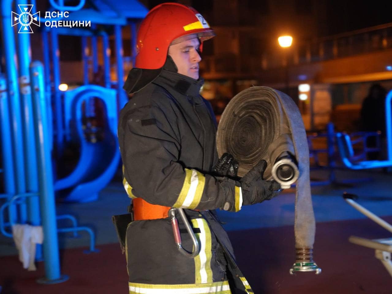 Через необережне поводження дитини зі свічкою сталася пожежа в багатоповерхівці в Одесі