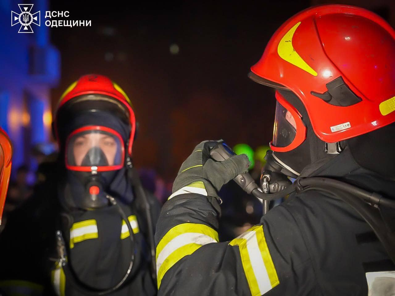 Через необережне поводження дитини зі свічкою сталася пожежа в багатоповерхівці в Одесі