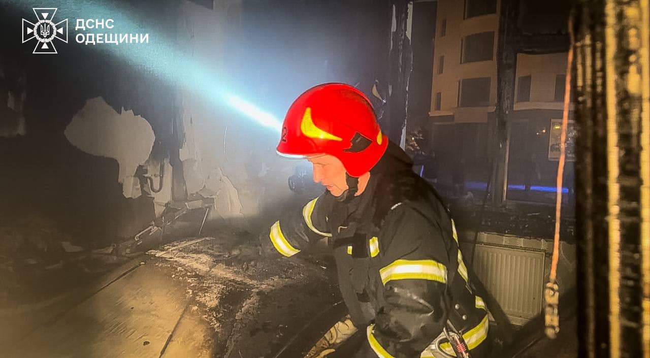 Через необережне поводження дитини зі свічкою сталася пожежа в багатоповерхівці в Одесі