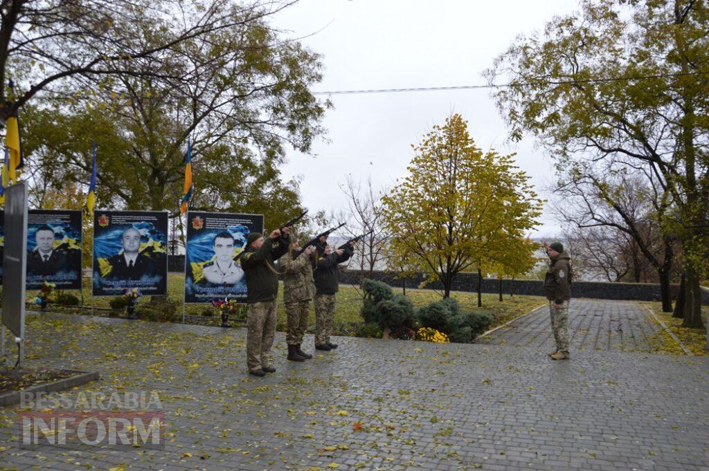 Сину загиблого нацгвардійця з Білгорода-Дністровського Романа Драгуша вручили посмертний орден батька