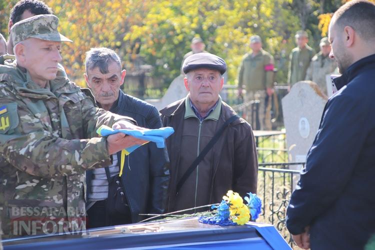 Герої не вмирають: Болградська громада попрощалася з Іваном Дімітріогло