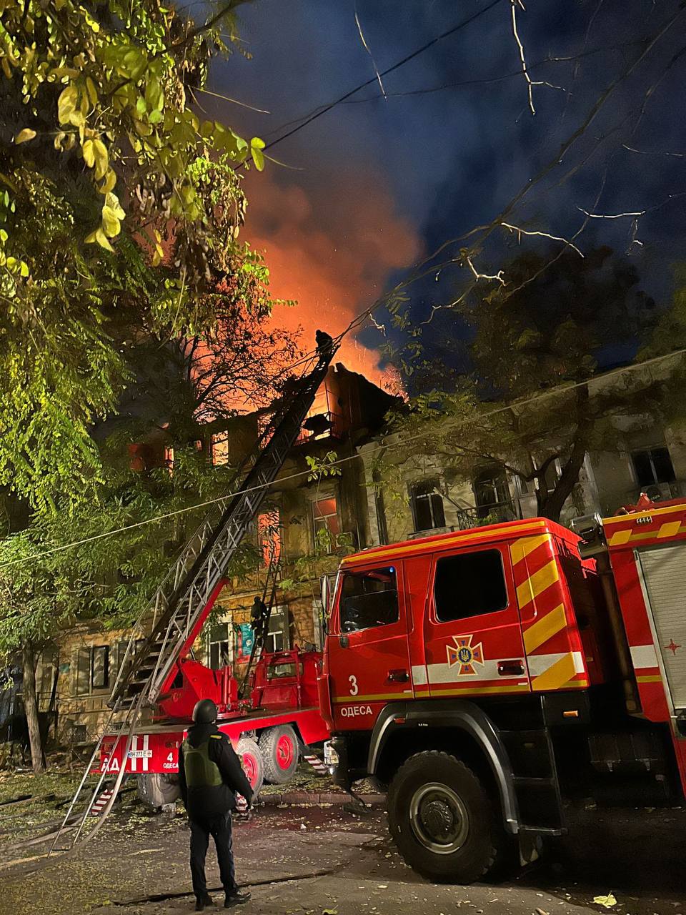 Ворожа атака вночі завдала значних руйнувань на Одещині та забрала життя людини