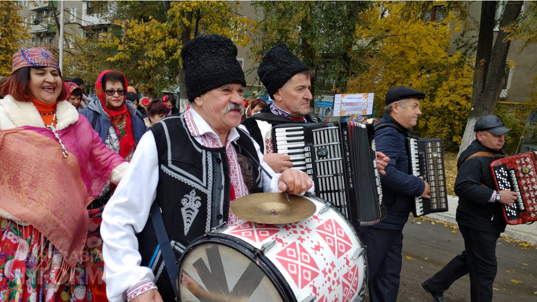 Видовищно та колоритно: у Рені вдруге відбувся благодійний фестиваль-ярмарок культур «Єдність в різноманітті – дари Бессарабії»