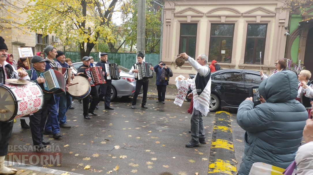 Видовищно та колоритно: у Рені вдруге відбувся благодійний фестиваль-ярмарок культур «Єдність в різноманітті – дари Бессарабії»