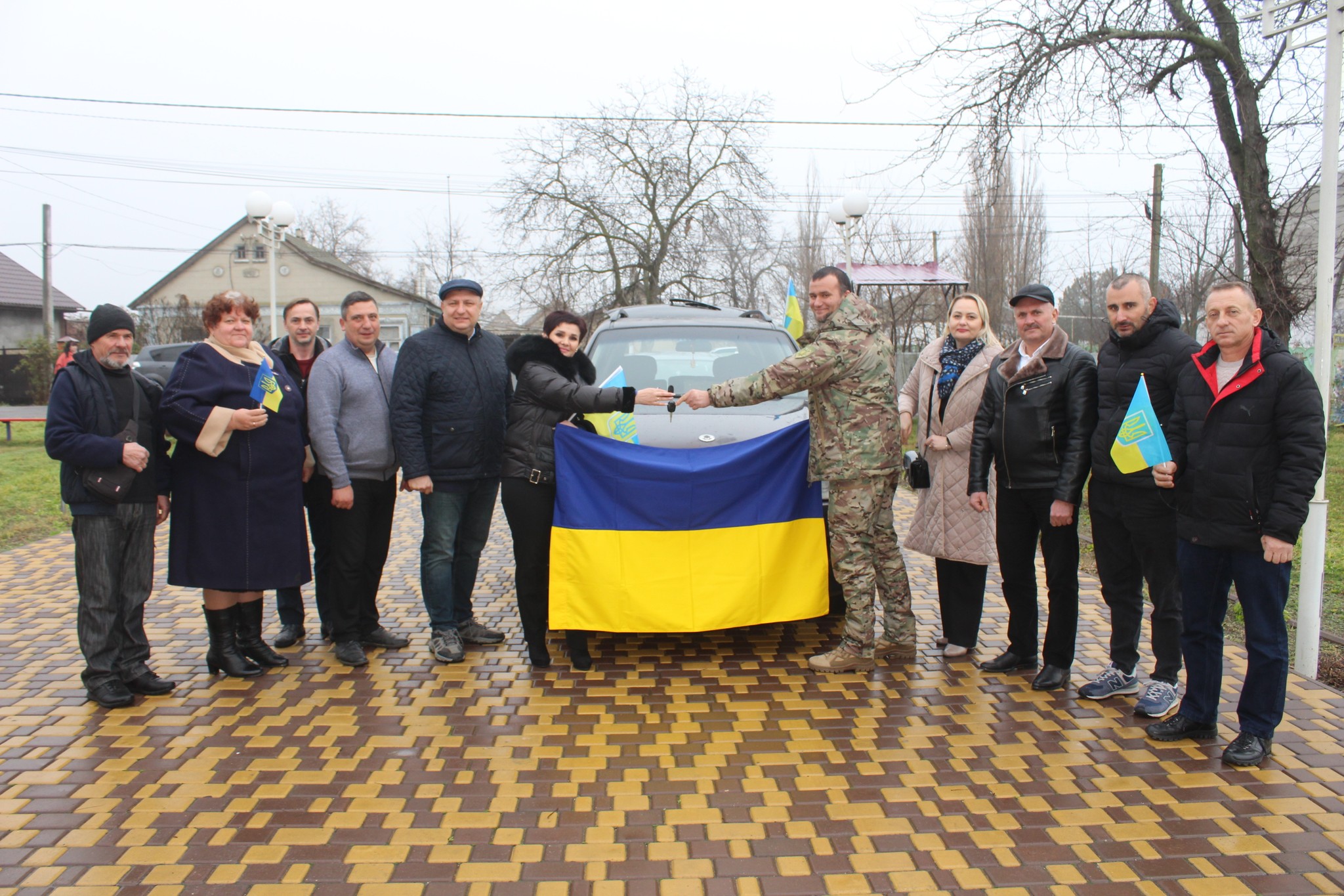 Плюс один: мешканці Саф'янівської громади передали на фронт чергову автівку