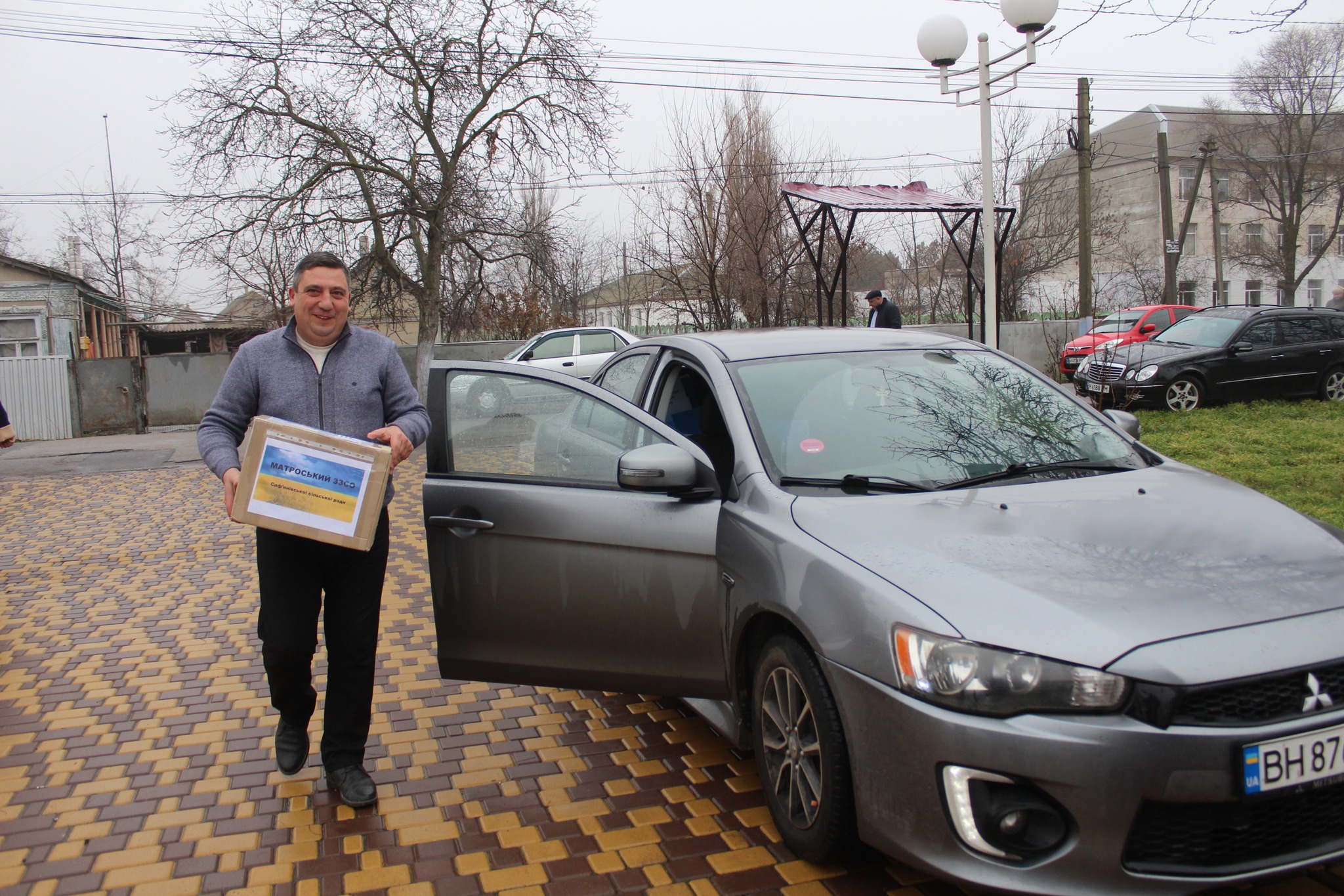 Плюс один: мешканці Саф'янівської громади передали на фронт чергову автівку