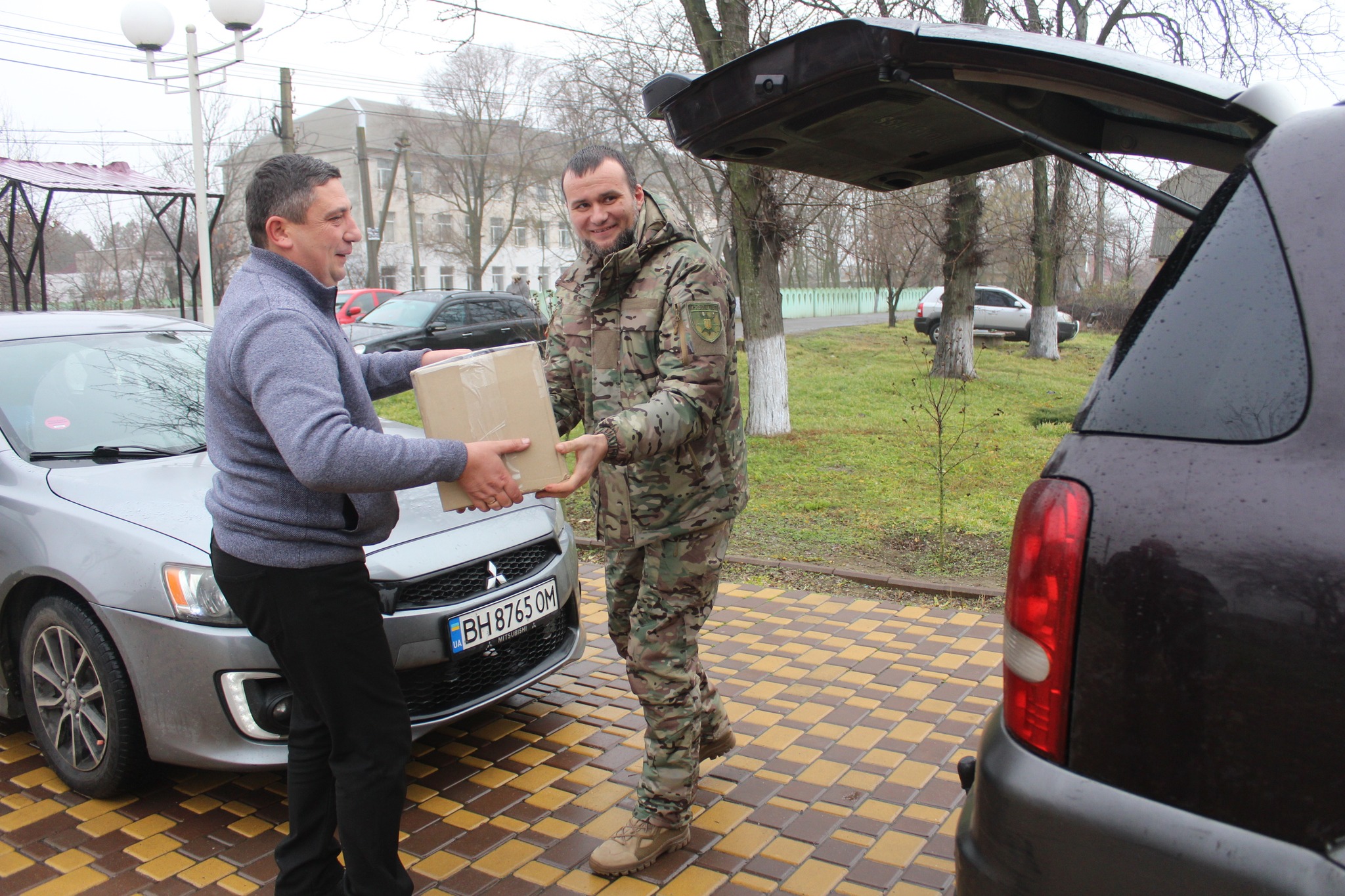 Плюс один: мешканці Саф'янівської громади передали на фронт чергову автівку