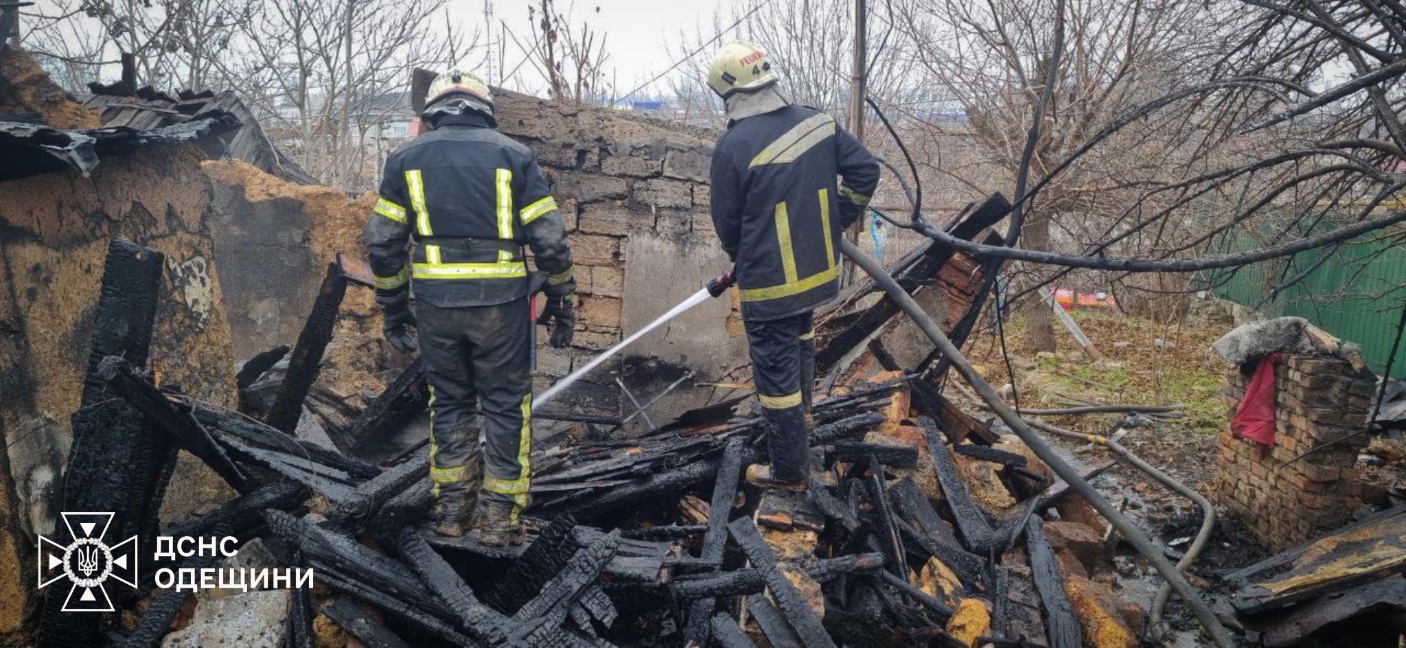 В Одесі під час гасіння пожежі ледь не загинув літній чоловік