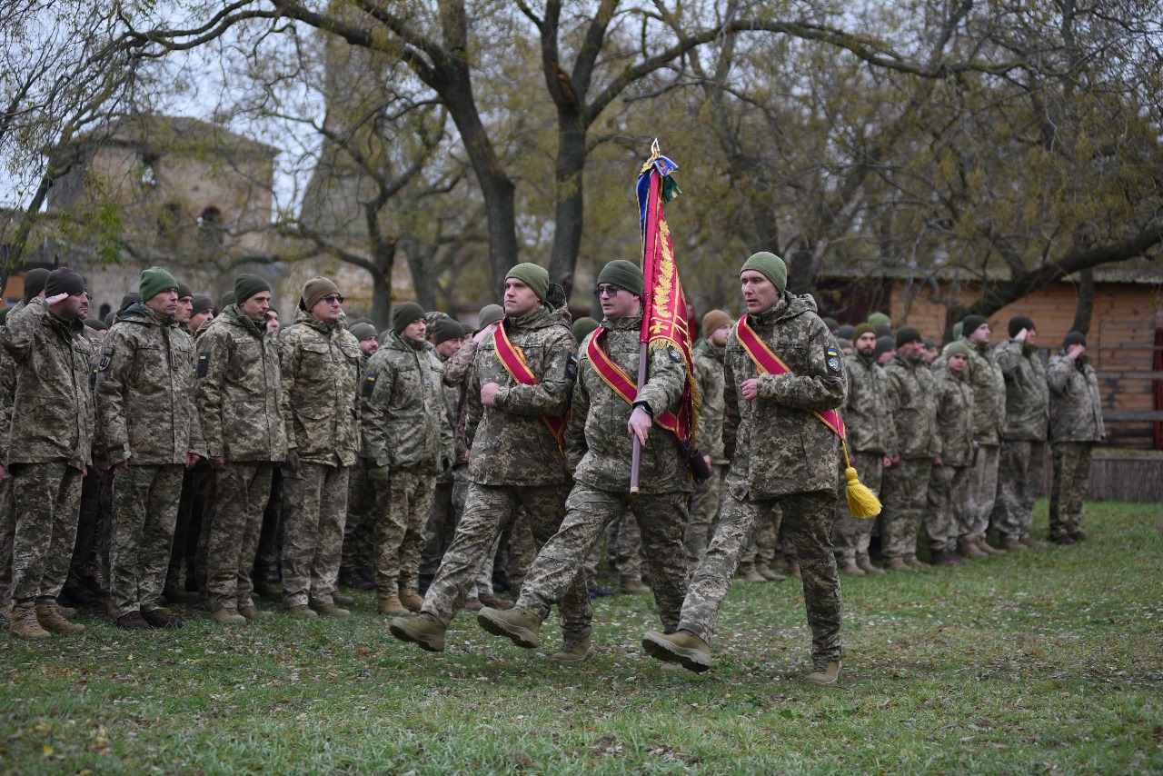 У Білгороді-Дністровському пройшов ритуал прощання командира з Бойовим Прапором військової частини 