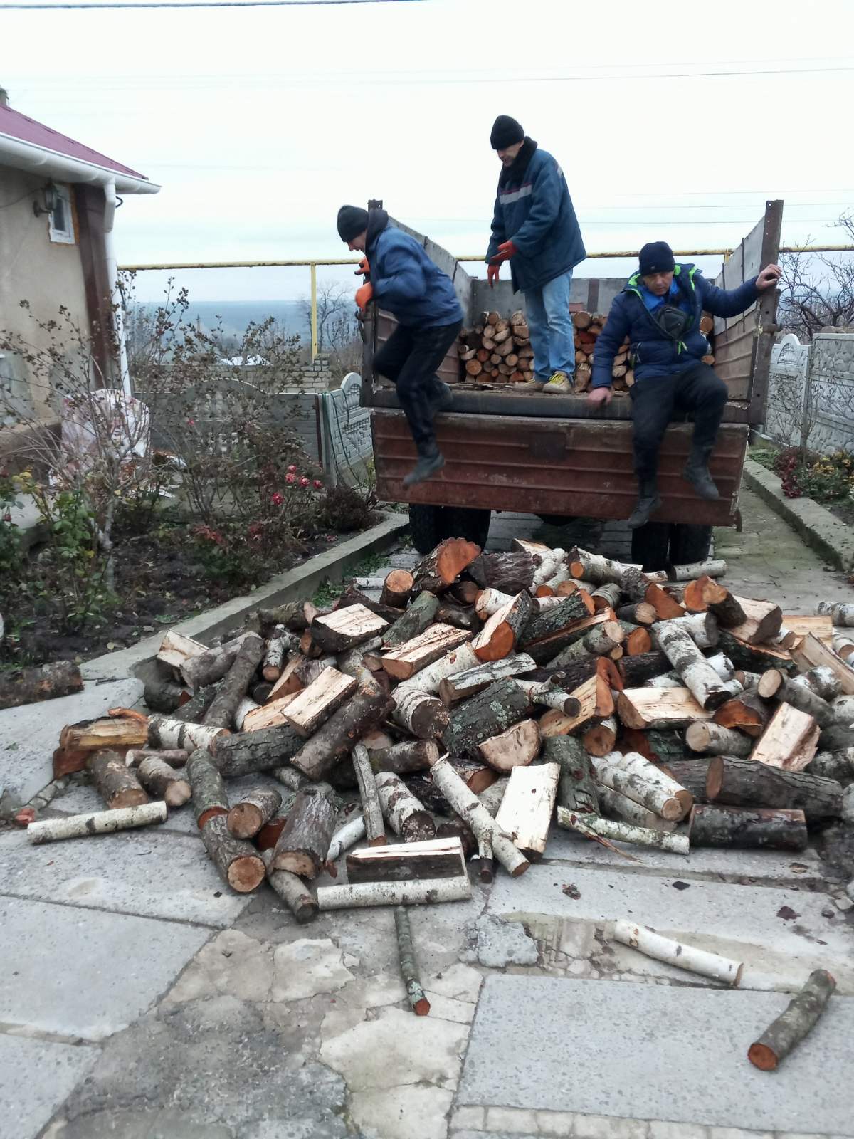 У Тарутинській громаді родини загиблих воїнів забезпечили дровами