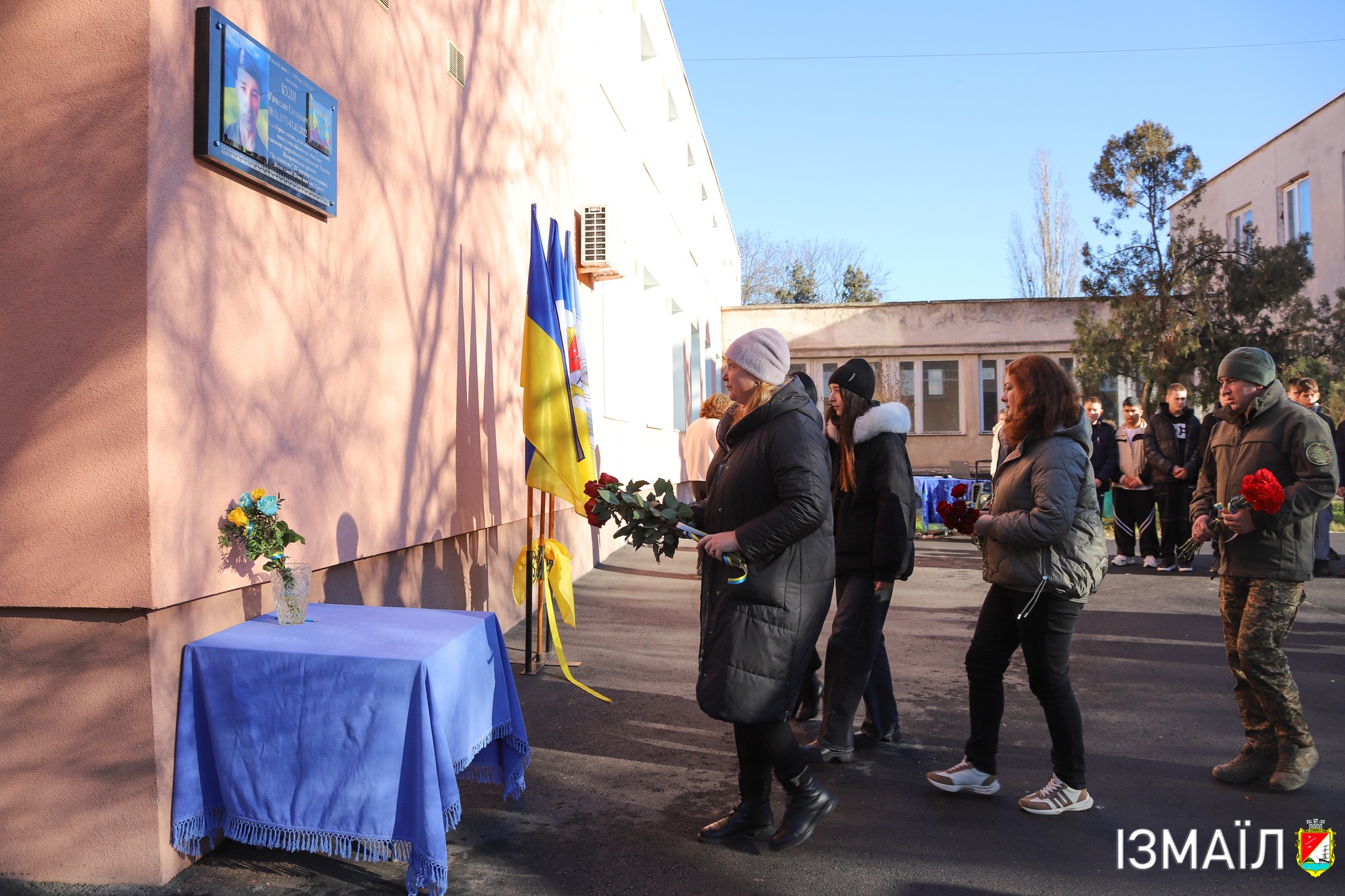 В Ізмаїлі відкрили меморіальну дошку на честь загиблого в Маріуполі штаб-сержанта