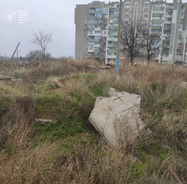 На Одещині поблизу житлової забудови виявили небезпечне сміттєзвалище