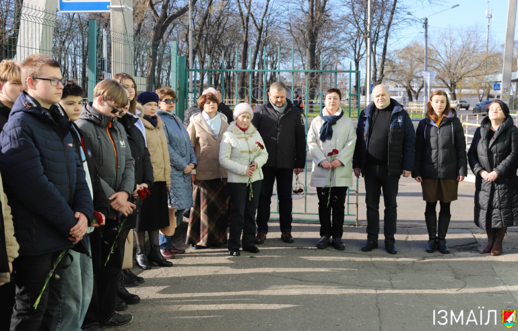 В Ізмаїлі відкрили меморіальну дошку морпіху Юрію Караванському, який загинув у березні 2022-го