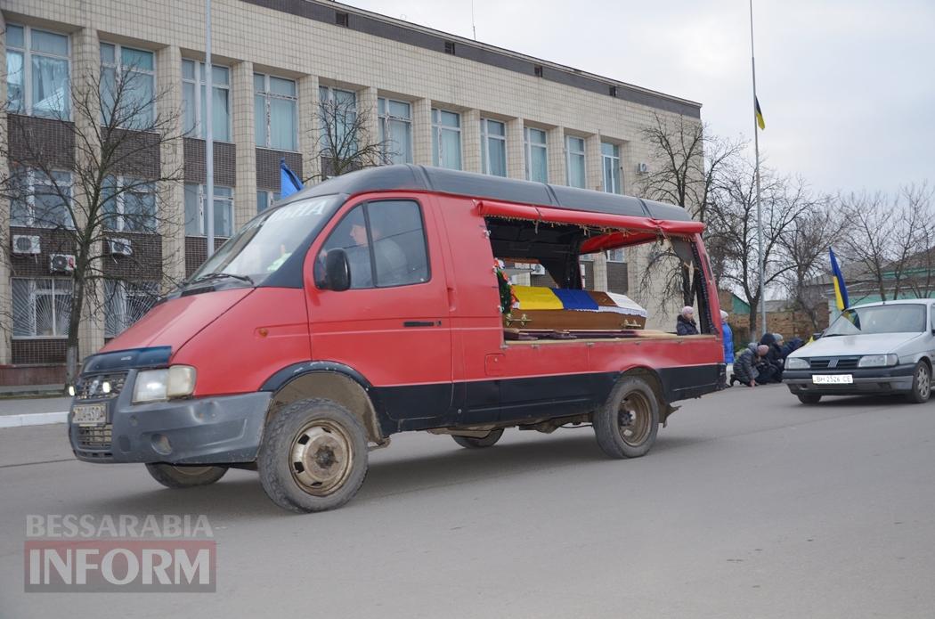 Рік сподівалися, що живий: Кілійська громада провела в останню путь сержанта Валентина Бурдужу