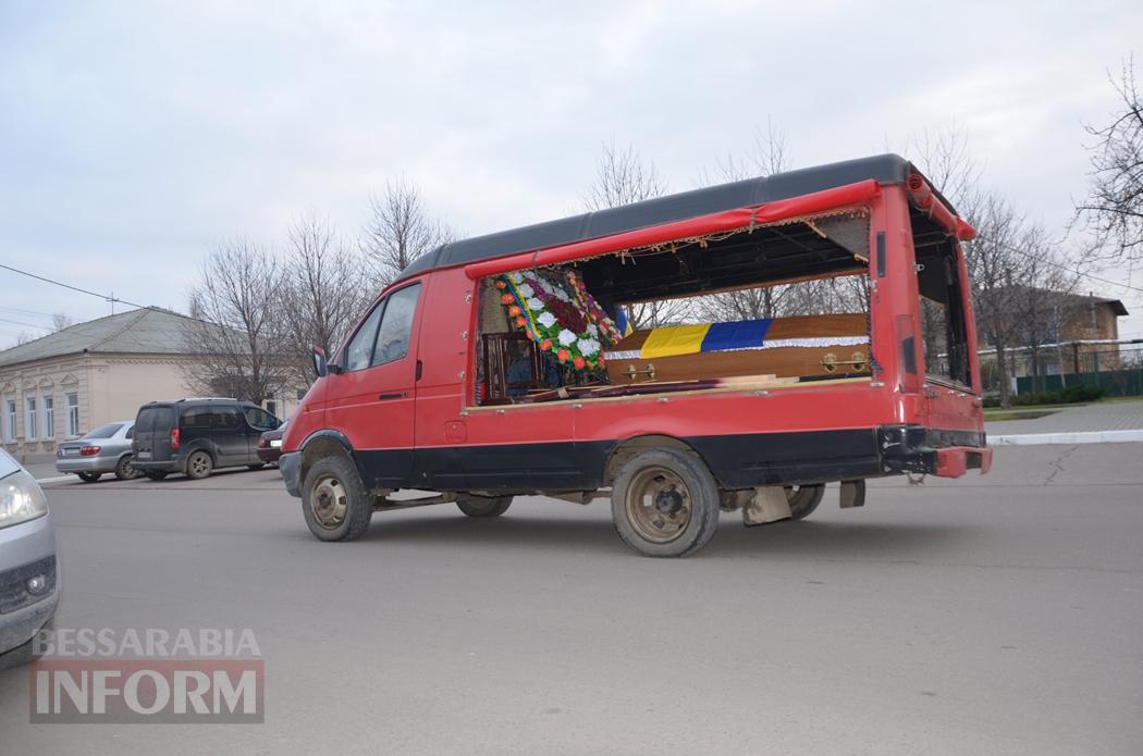 Рік сподівалися, що живий: Кілійська громада провела в останню путь сержанта Валентина Бурдужу