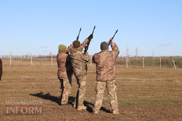 «Він так мріяв придбати будинок для матусі»: Болградська громада провела в останню путь захисника Володимира Малакчі